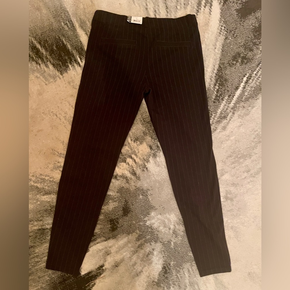 NWT HUE Pinstripe Legging, Black/Cream, Size Large, $22